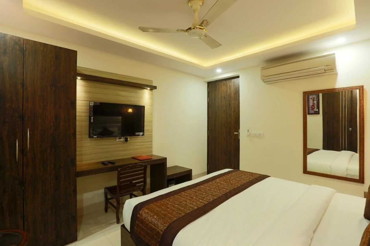 Hotel Classic New Delhi Buitenkant foto
