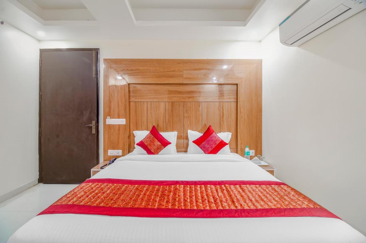 Hotel Classic New Delhi Buitenkant foto